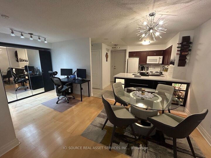 Property Photo:  2121 Lake Shore Boulevard W 915  ON M8V 4E9 