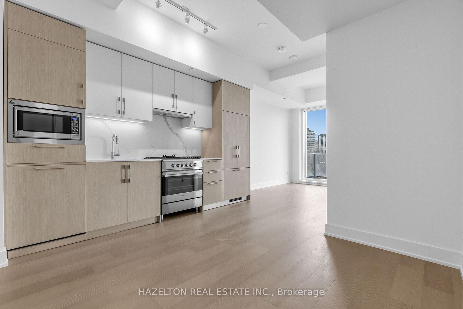 Property Photo:  8 Manor Road W 705  ON M4S 0E6 