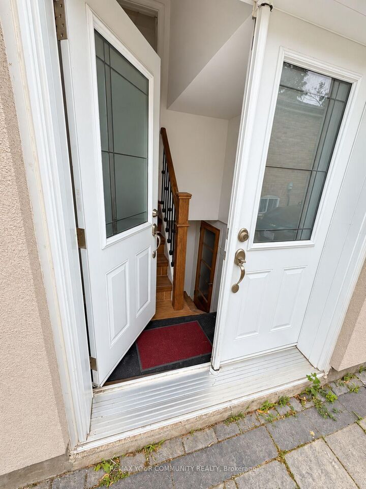 Property Photo:  100 Ellington Drive Lower  ON M1R 3Y1 