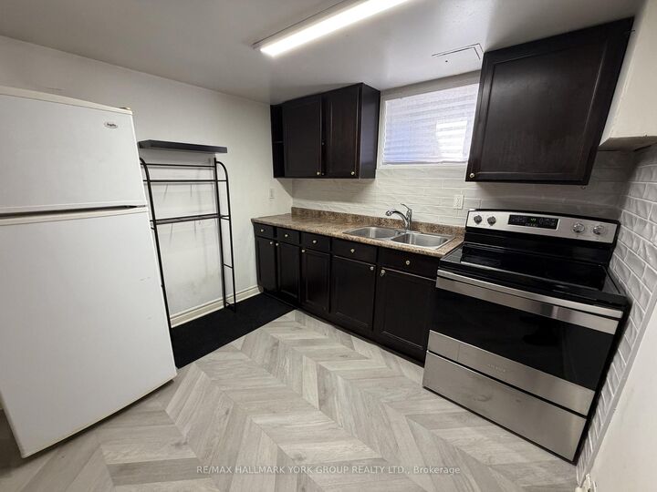 Property Photo: 47 Longford Drive Lower ON L3Y 2Y6