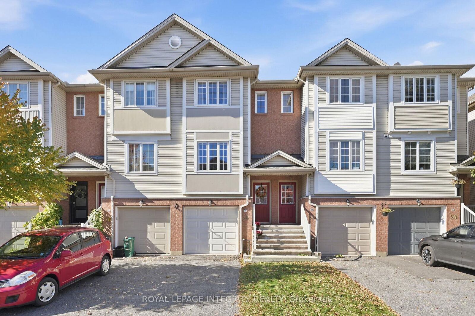 Property Photo:  24 Yorkville Street  ON K2C 4B6 