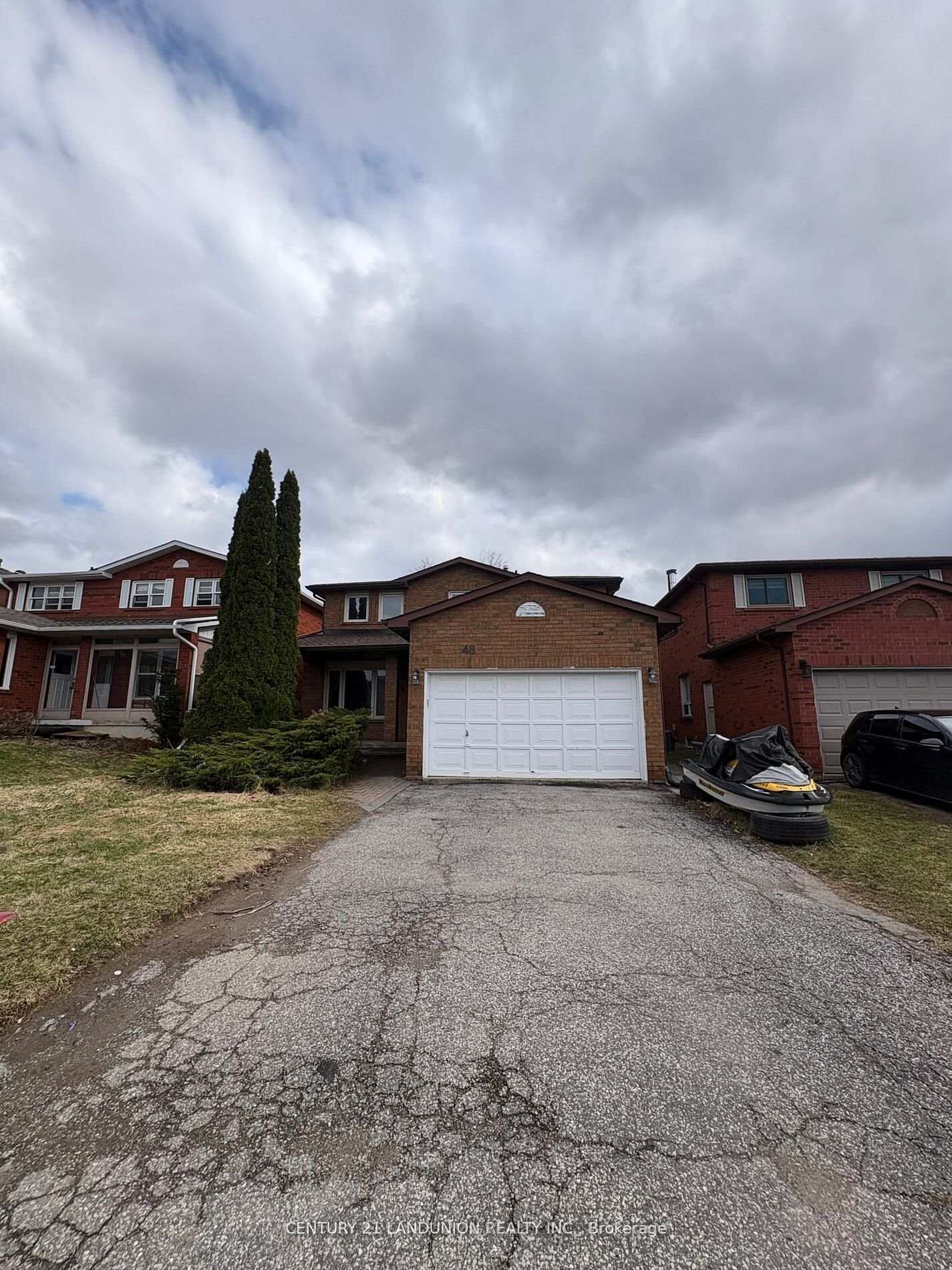 Property Photo:  Main 48 Marchwood Crescent  ON L4C 8M4 