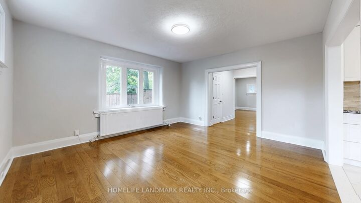 Property Photo:  107 Lawrence Crescent  ON M4N 1N5 