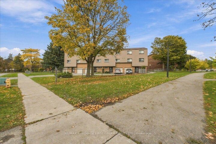 Property Photo:  1415 Fieldlight Boulevard 4  ON L1V 2S3 