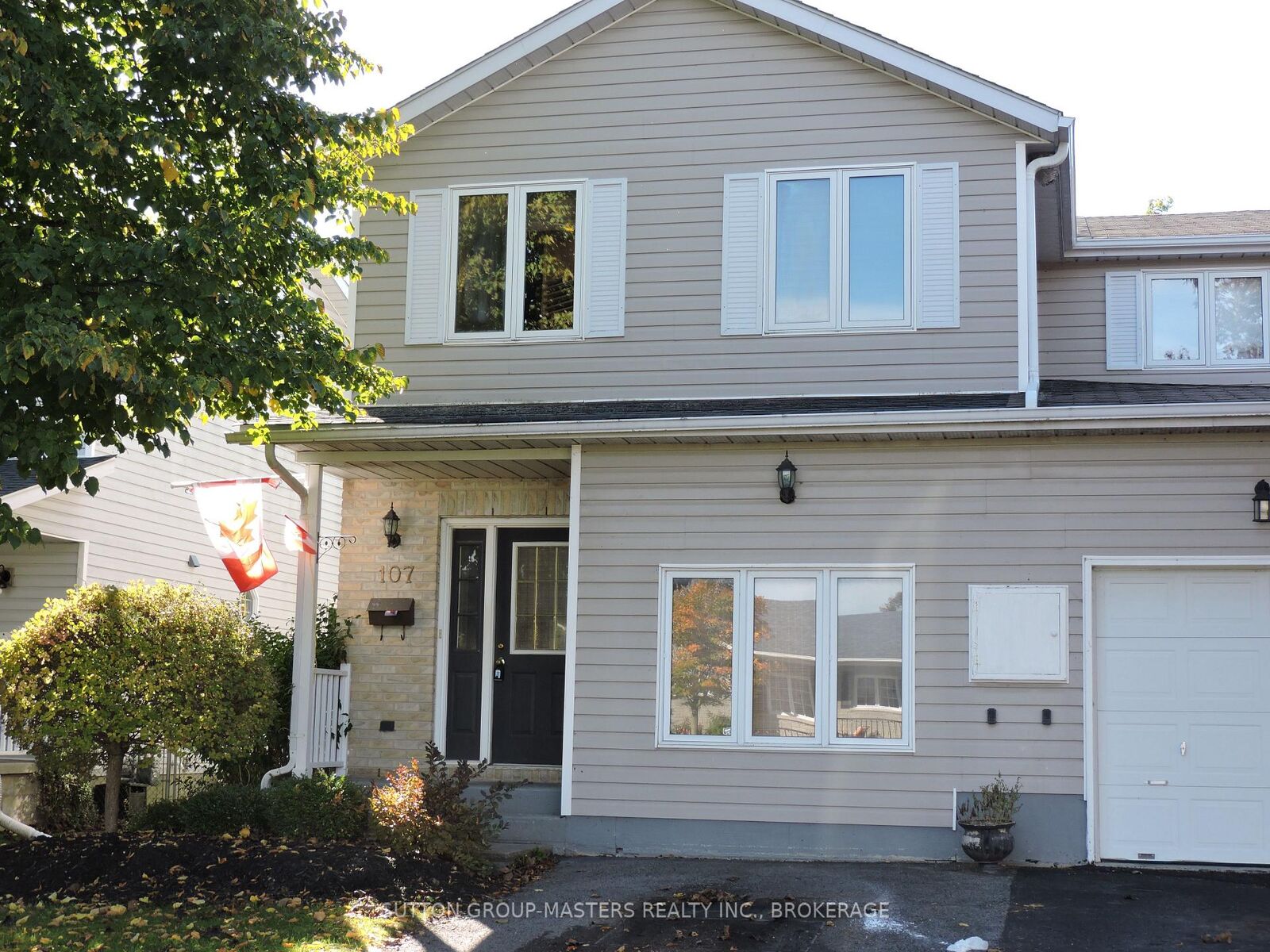 Property Photo:  107 Davey Crescent S  ON K7N 1X7 
