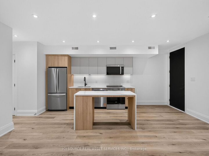 Property Photo:  28 Norcross Road Unit 5  ON M3H 2R4 