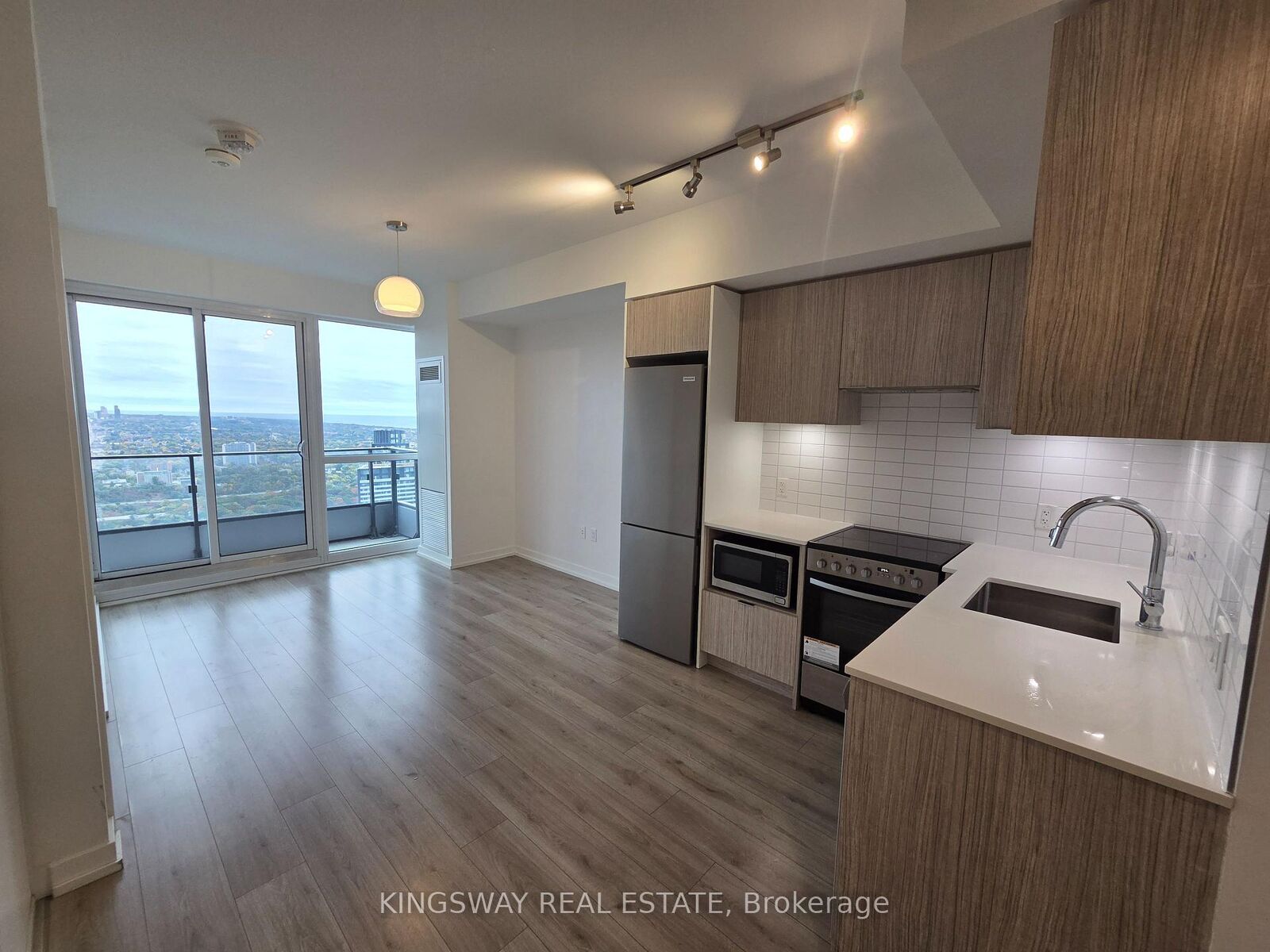 Property Photo:  395 Bloor Street E 5109  ON M4W 0B4 