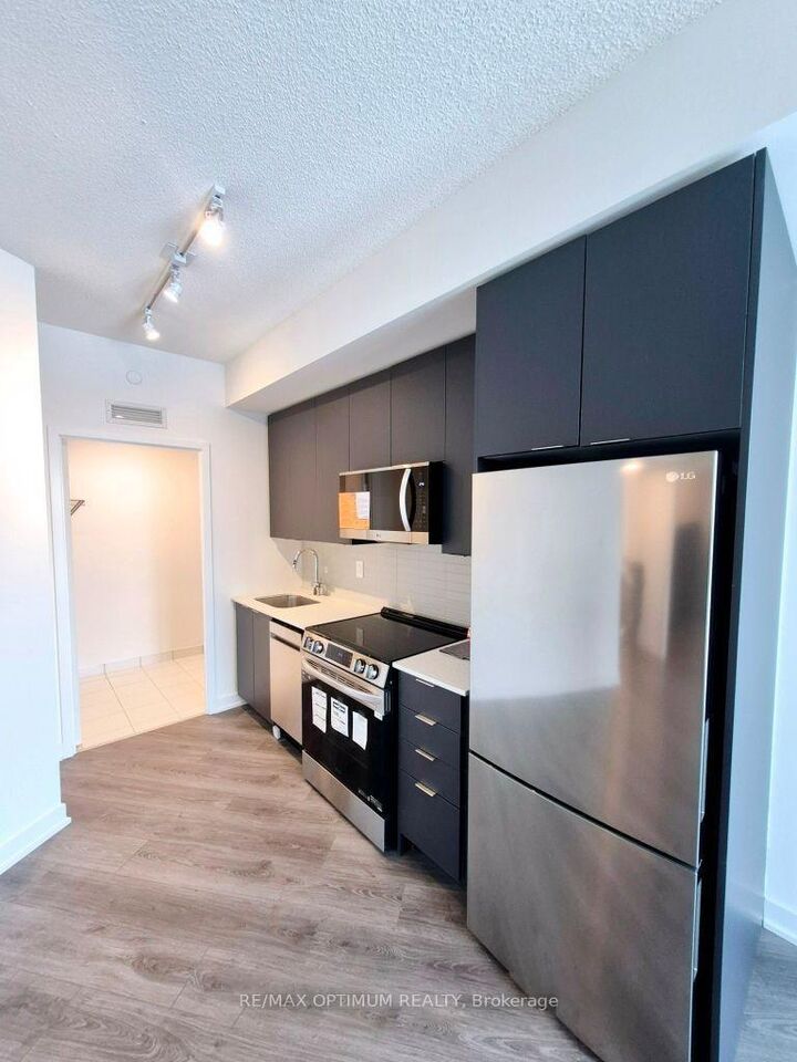 Property Photo: 225 Malta Avenue 1101 ON L6Y 6L6