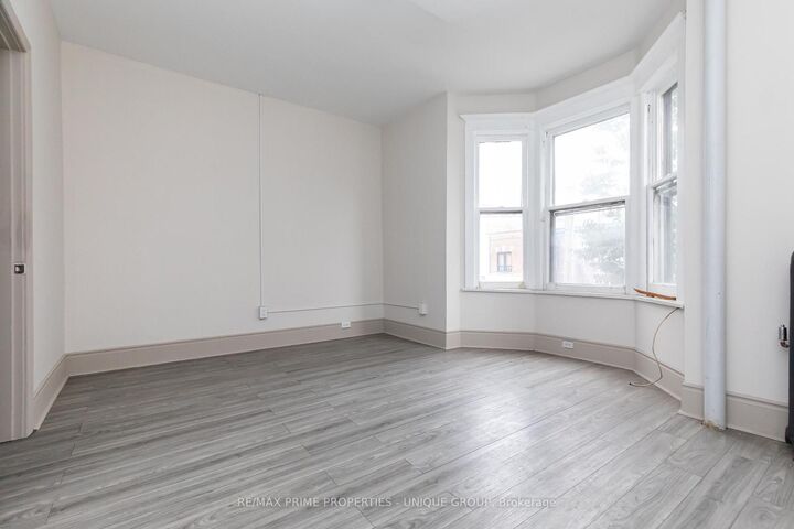 Property Photo:  688 Bloor Street W 2  ON N8X 1A7 