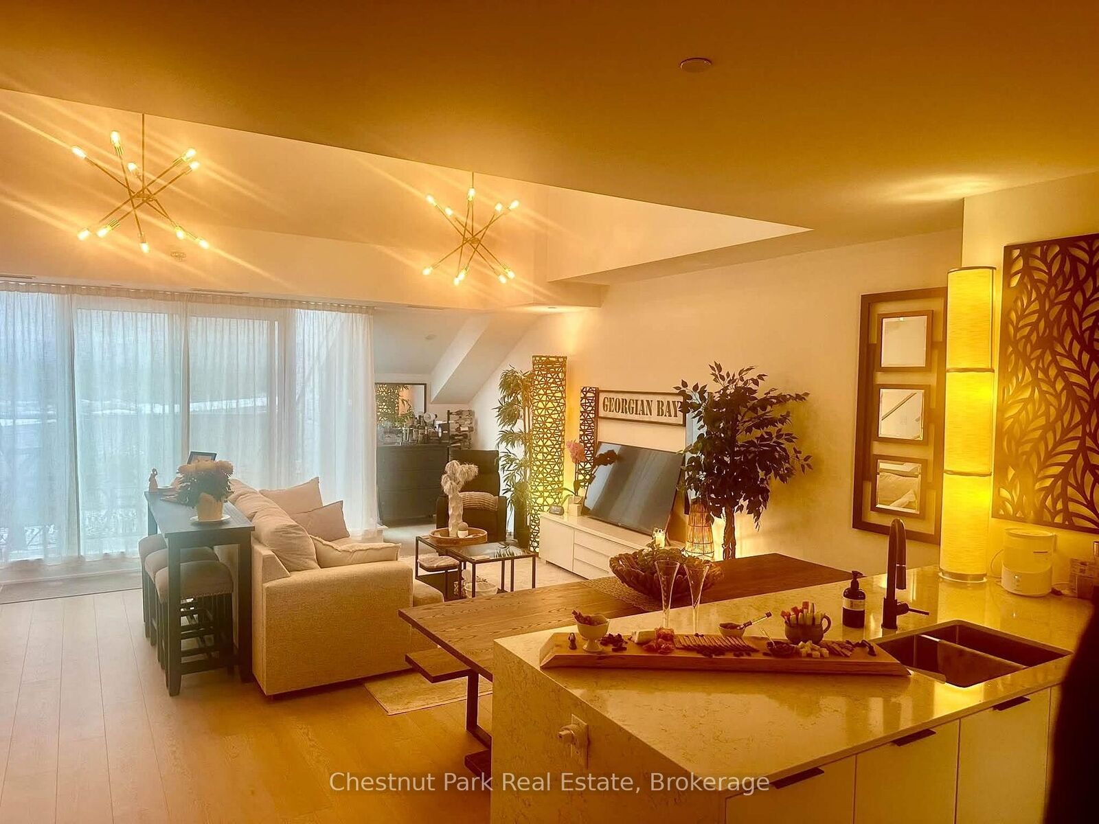Property Photo:  31 Huron Street 617  ON L9Y 5T7 