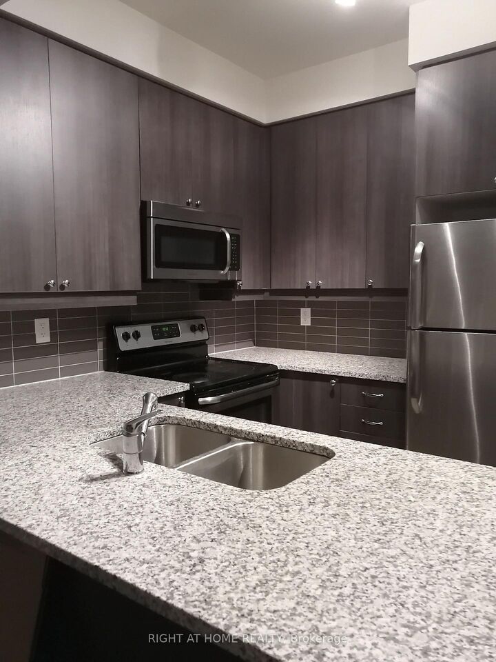 Property Photo:  1185 The Queensway Avenue 1001  ON M8Z 1R6 