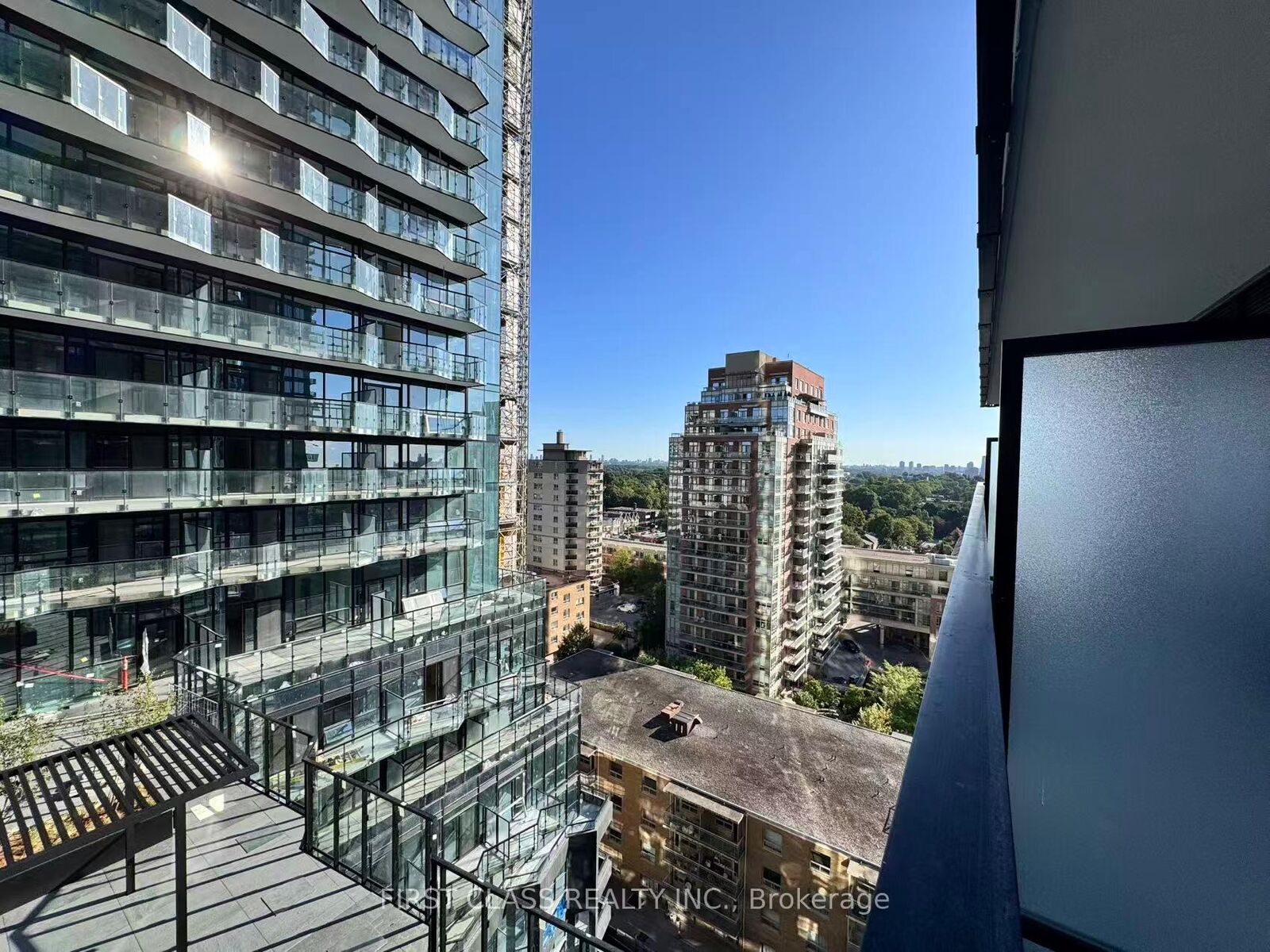Property Photo: 110 Broadway Avenue 1107 ON M4P 1V7