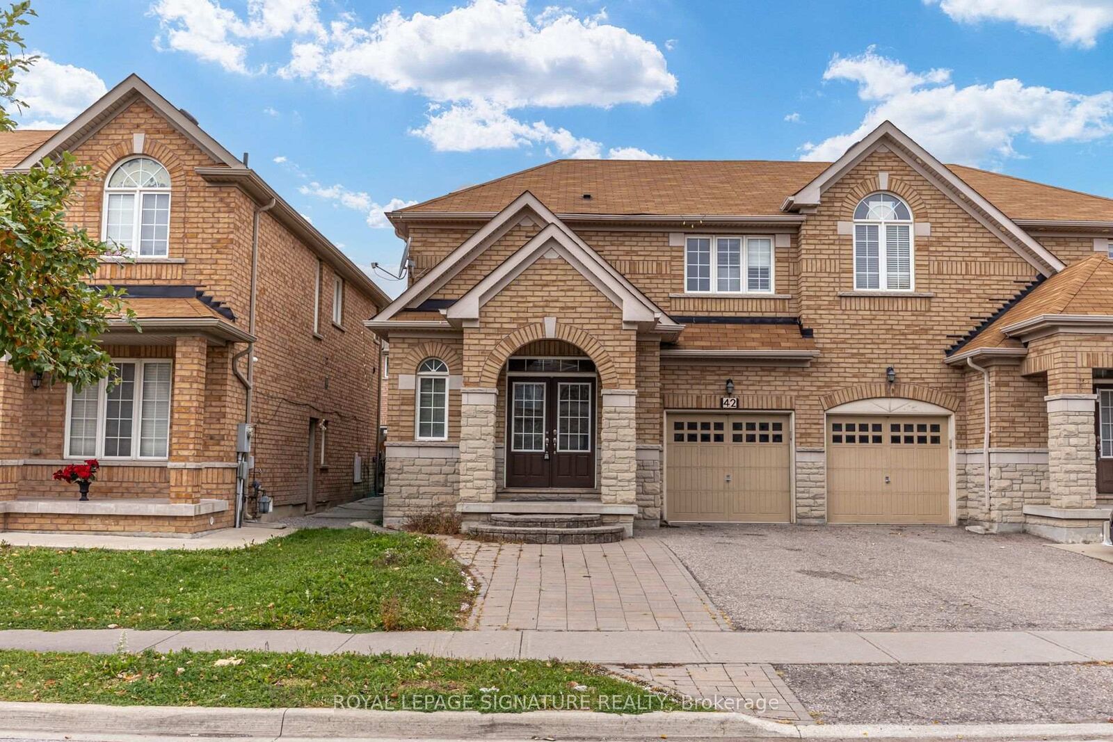 Property Photo:  42 Daden Oaks Drive (Upper)  ON L6P 3R8 