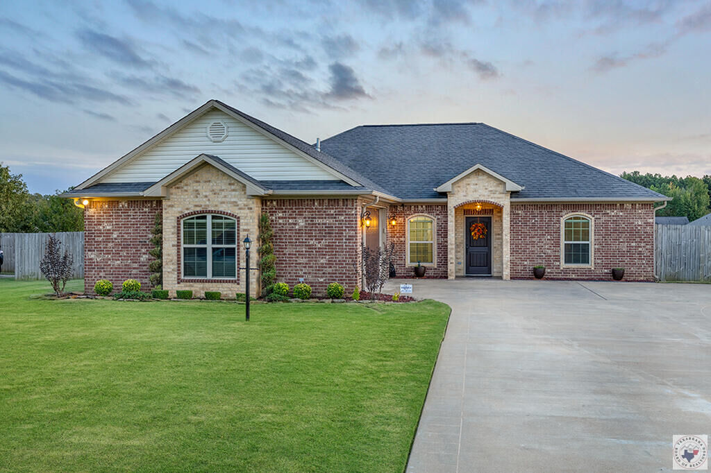 Property Photo: 255 Patriot Way TX 75501