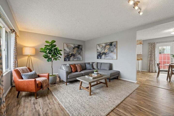 Property Photo:  555 Weber St  BC V9R 5P9 