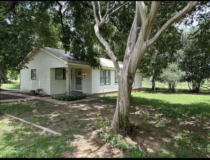 Property Photo:  4764 W US Highway 79  TX 76567 