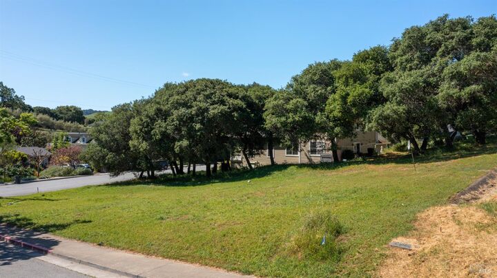 Property Photo:  156 Grant Court  CA 94952 