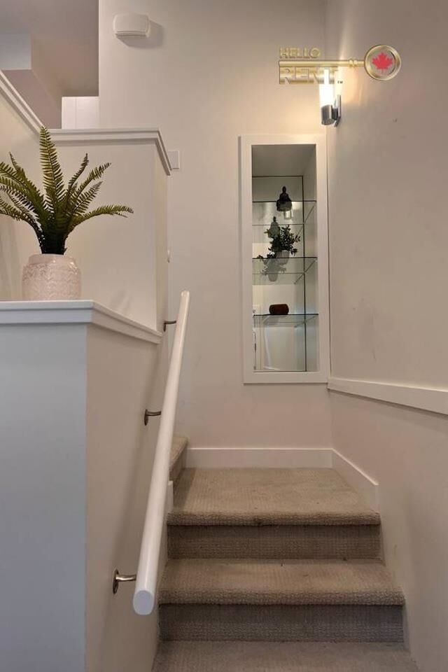Property Photo: 2035 Glenaire Drive 213 BC V7P 1Y2