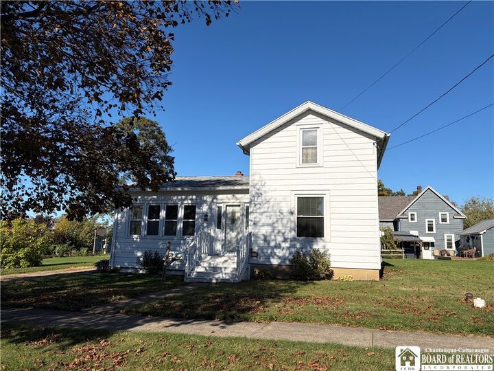 Property Photo:  224 Nevins Street  NY 14048 