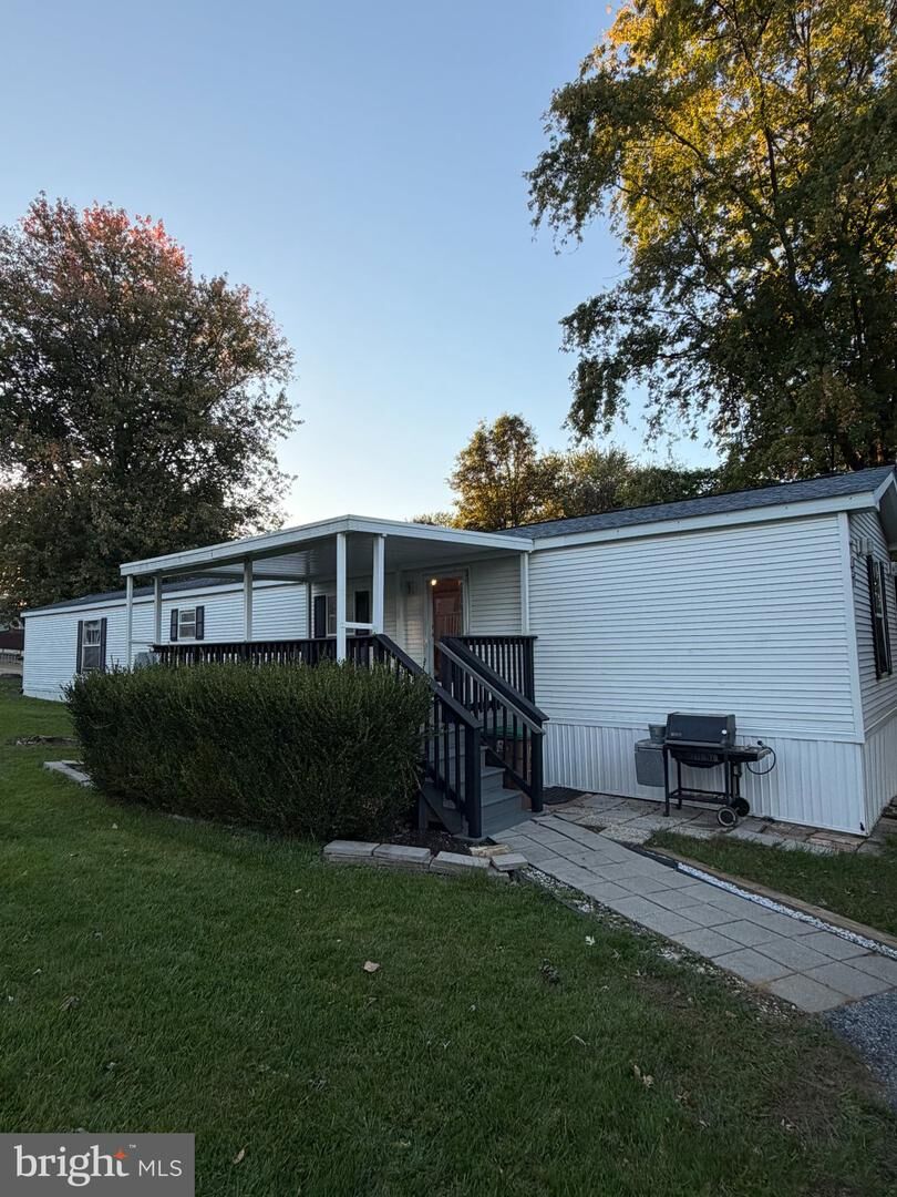 Property Photo: 747 Willow Lane PA 17527