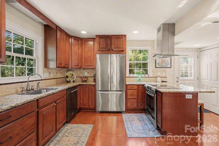 Property Photo:  640 Heather Lane  NC 28209 