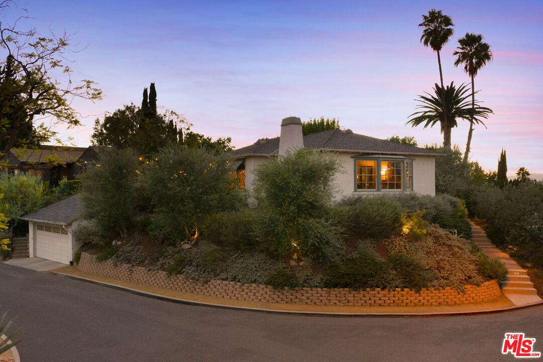 Property Photo:  231 Wayland St  CA 90042 