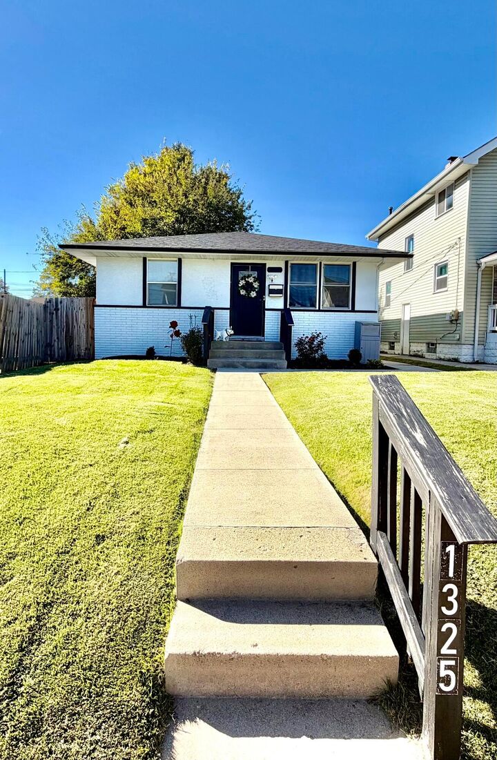 Property Photo:  1325 Lockbourne Road  OH 43206 