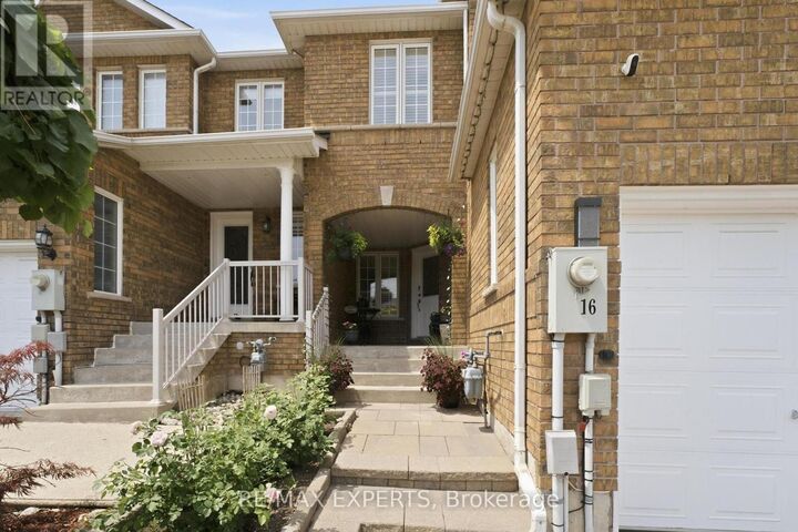 Property Photo:  16 Piazza Crescent  ON L4H 2C8 
