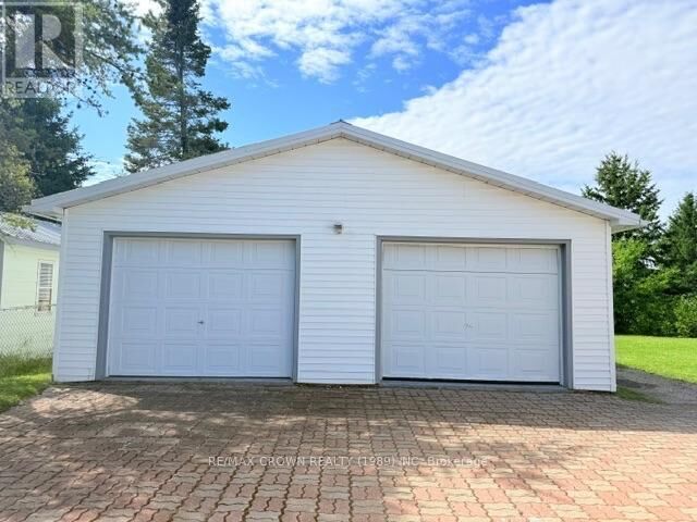 Property Photo: 63 De L'Etang Boulevard ON P5N 2M8