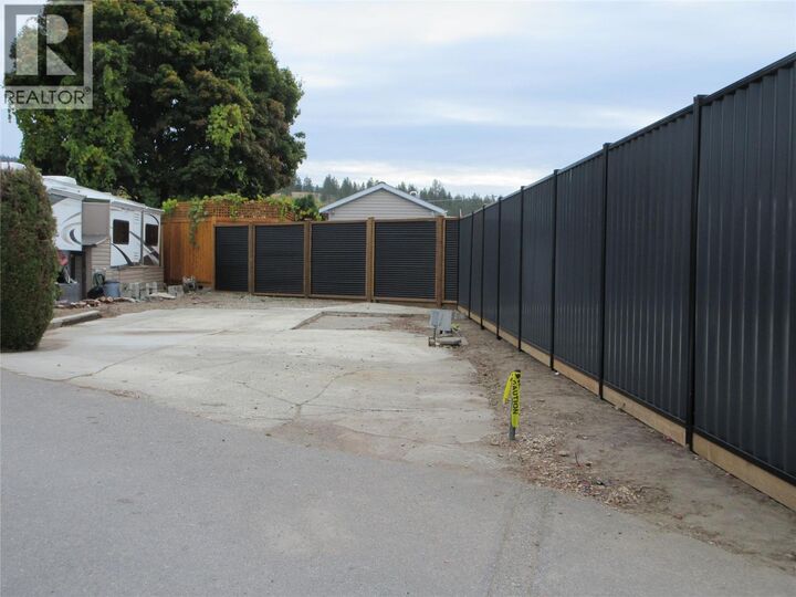 Property Photo: 415 Commonwealth Road 46 BC V4V 1P4