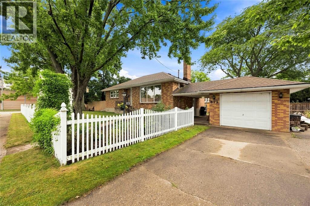Property Photo: 875 Woodland Avenue ON N7V 3W5