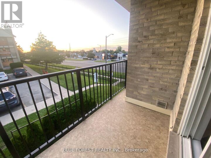 Property Photo:  737 Deveron Crescent 201  ON N5Z 4X9 