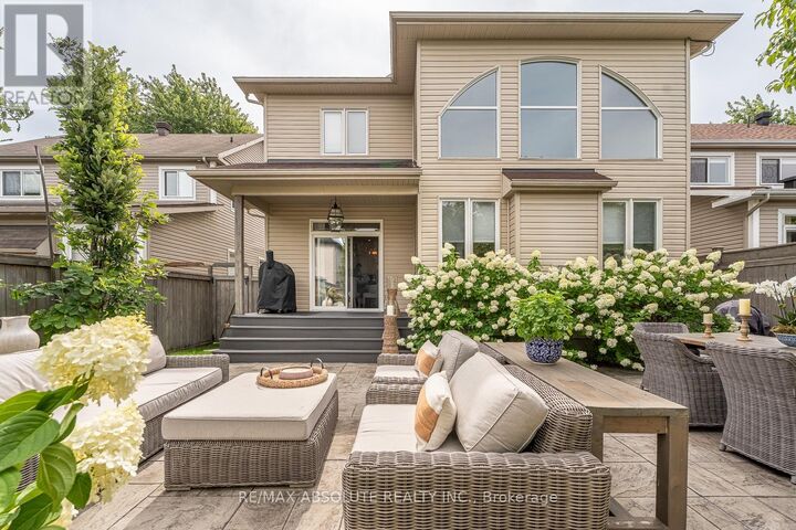 Property Photo: 414 Landswood Way ON K2S 0A3
