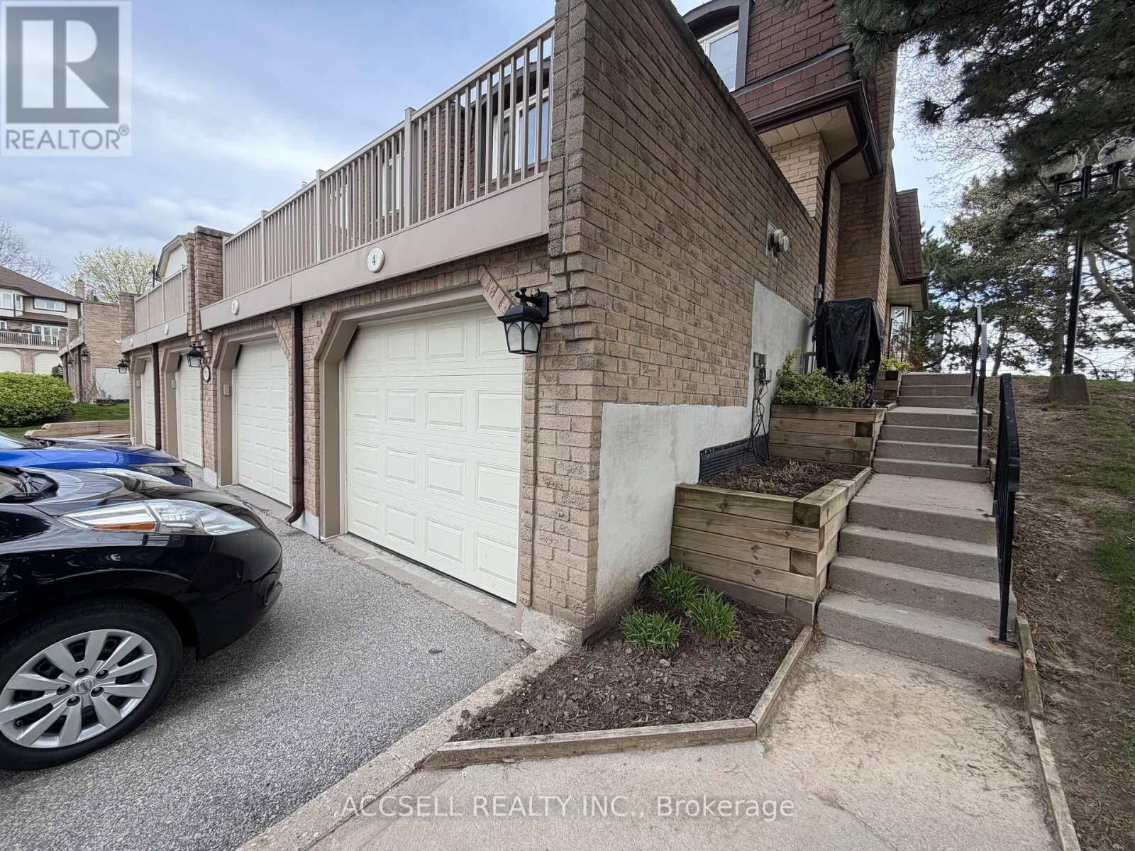 Property Photo: 1510 Upper Middle Road 4 ON L7P 4M5