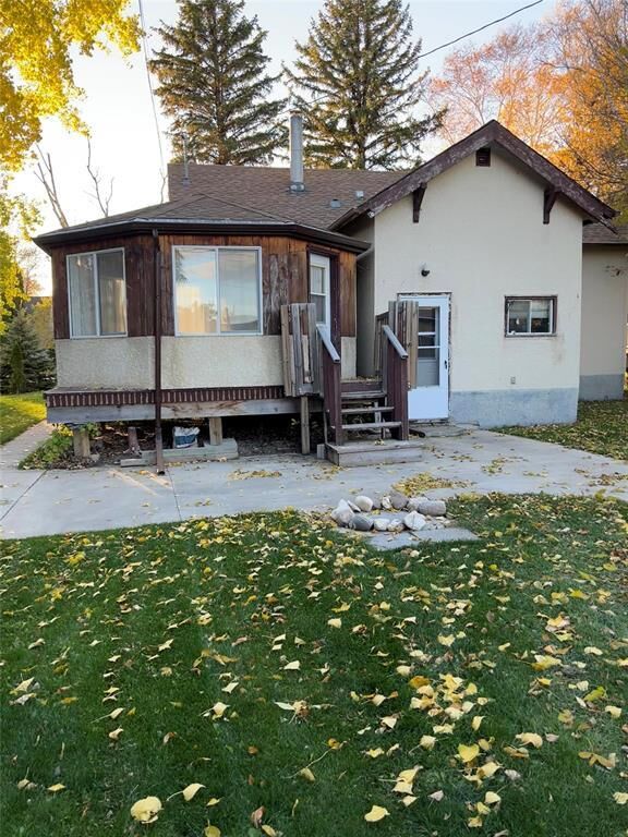 Property Photo: 107 4th Avenue MB R0C 1B0