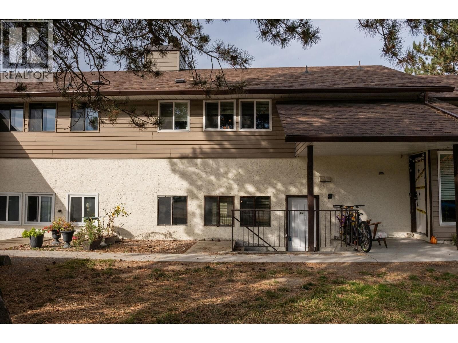 Property Photo:  1451 1 Avenue Northeast 602  BC V1E 1N9 