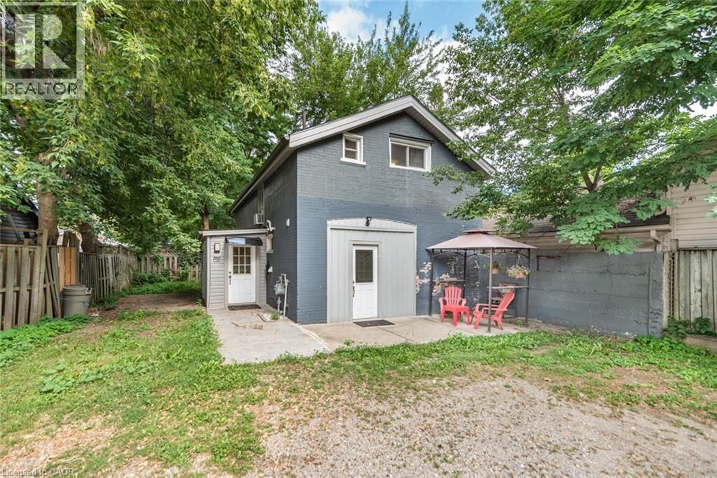 Property Photo: 70 Palace Street B ON N3T 3X1