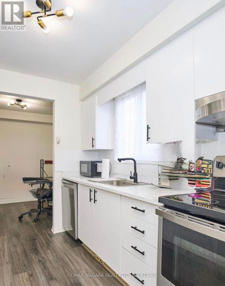 Property Photo:  20 Station Street  ON L3C 5K7 