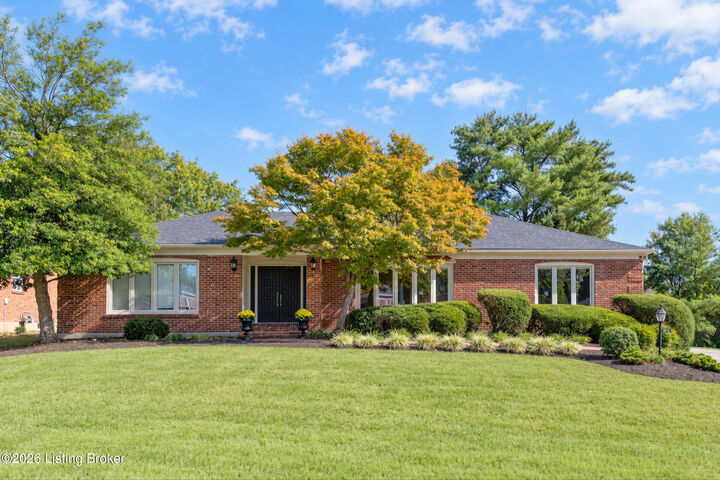 Property Photo:  3015 Hayfield Dr  KY 40205 