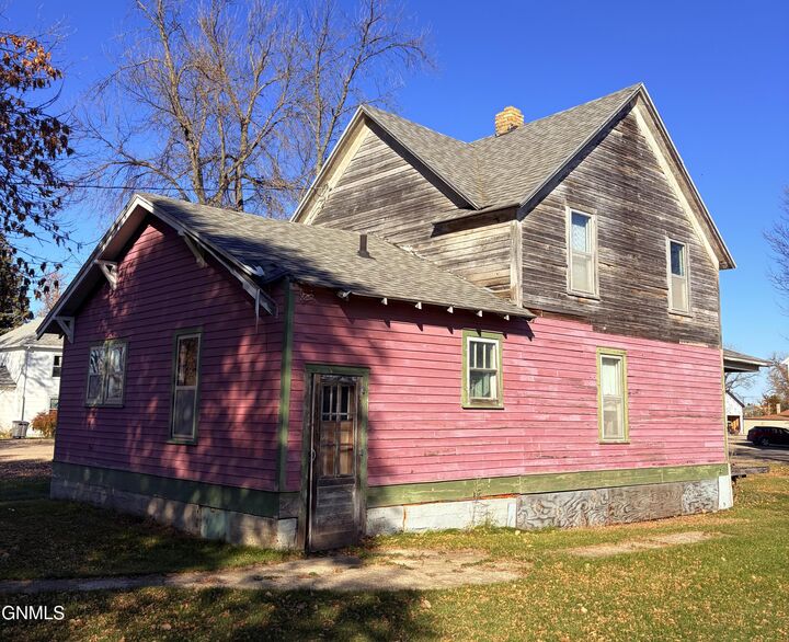 Property Photo: 121 Mary Street N ND 58483