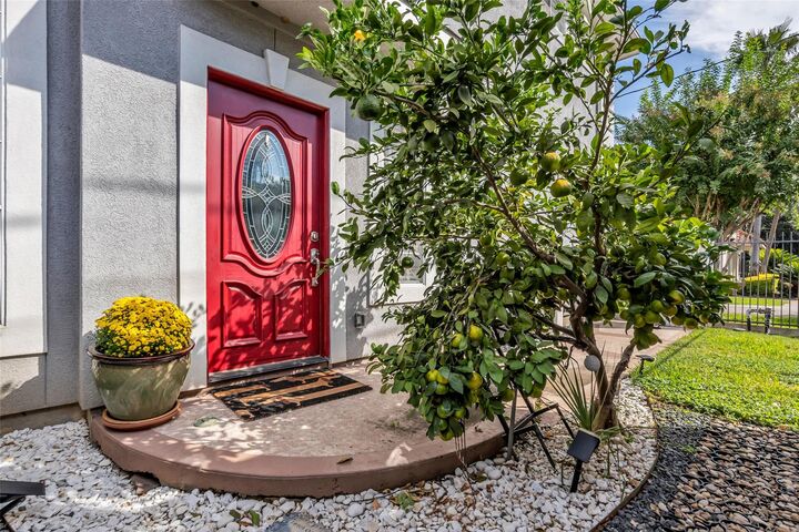 Property Photo:  601 Lester Street  TX 77007 
