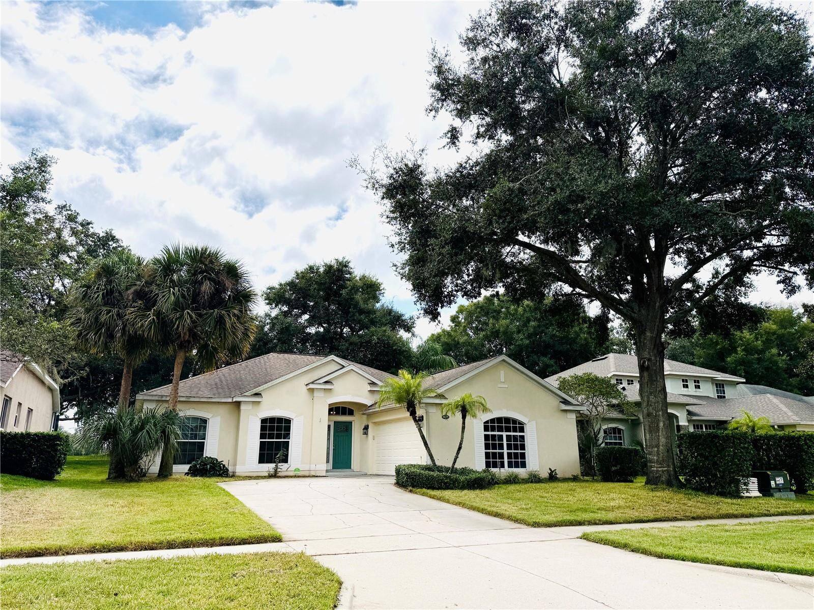 Property Photo: 3839 Beacon Ridge Way FL 34711