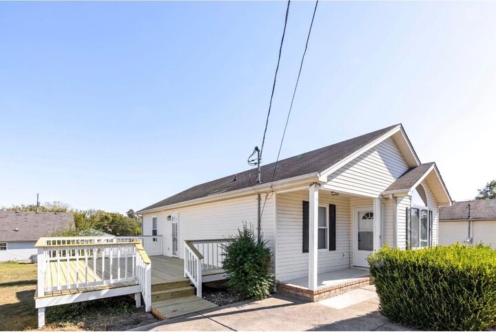 Property Photo: 833 Carmen Way TN 37086