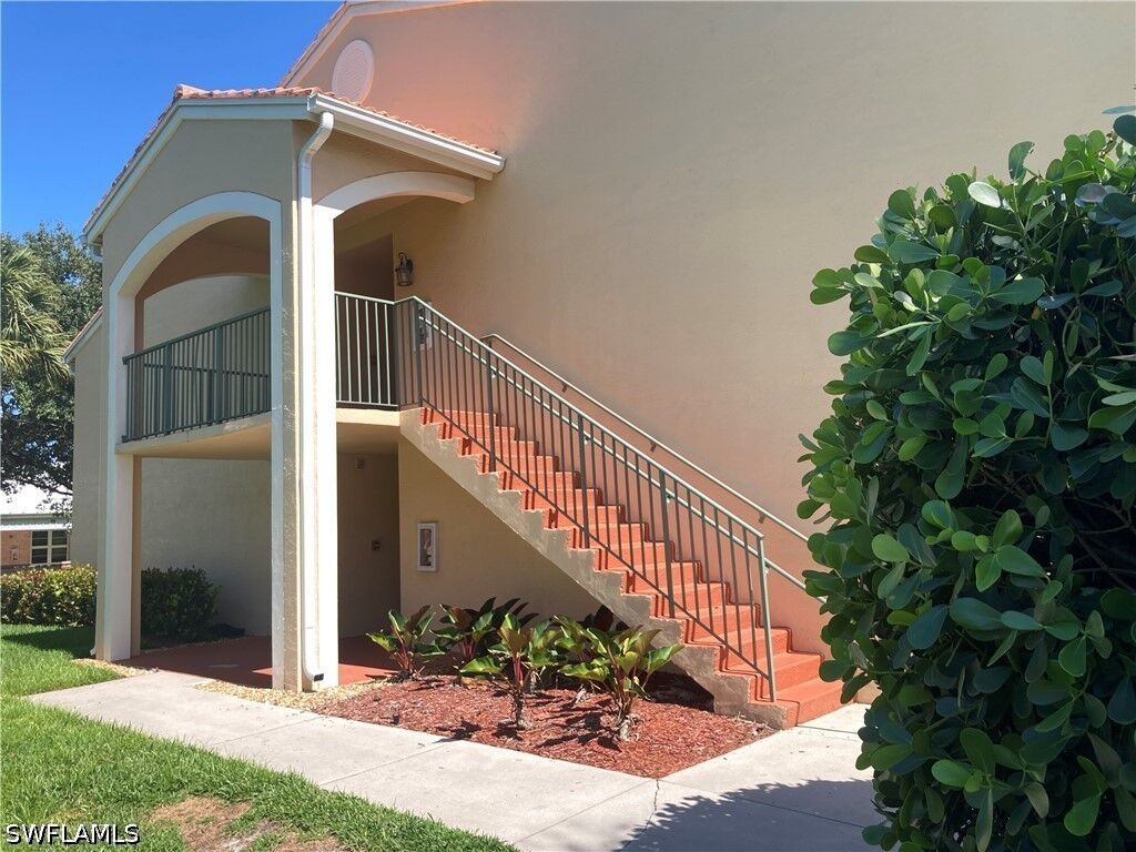 Property Photo:  1210 Wildwood Lakes Boulevard 202  FL 34104 
