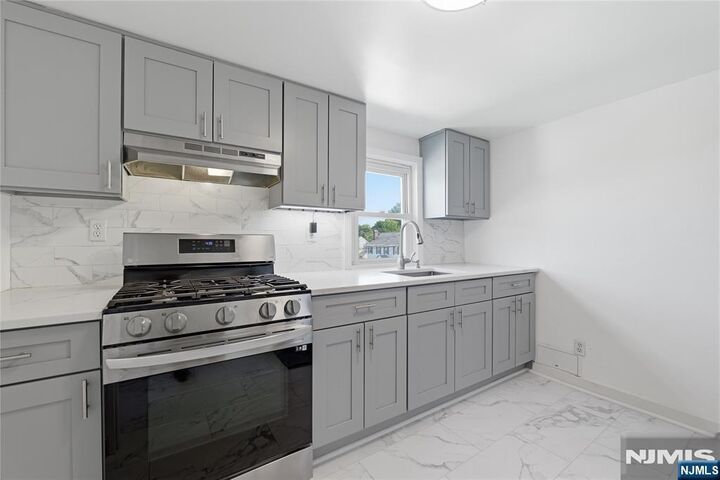 Property Photo:  76 Schuyler Avenue 2  NJ 07031 