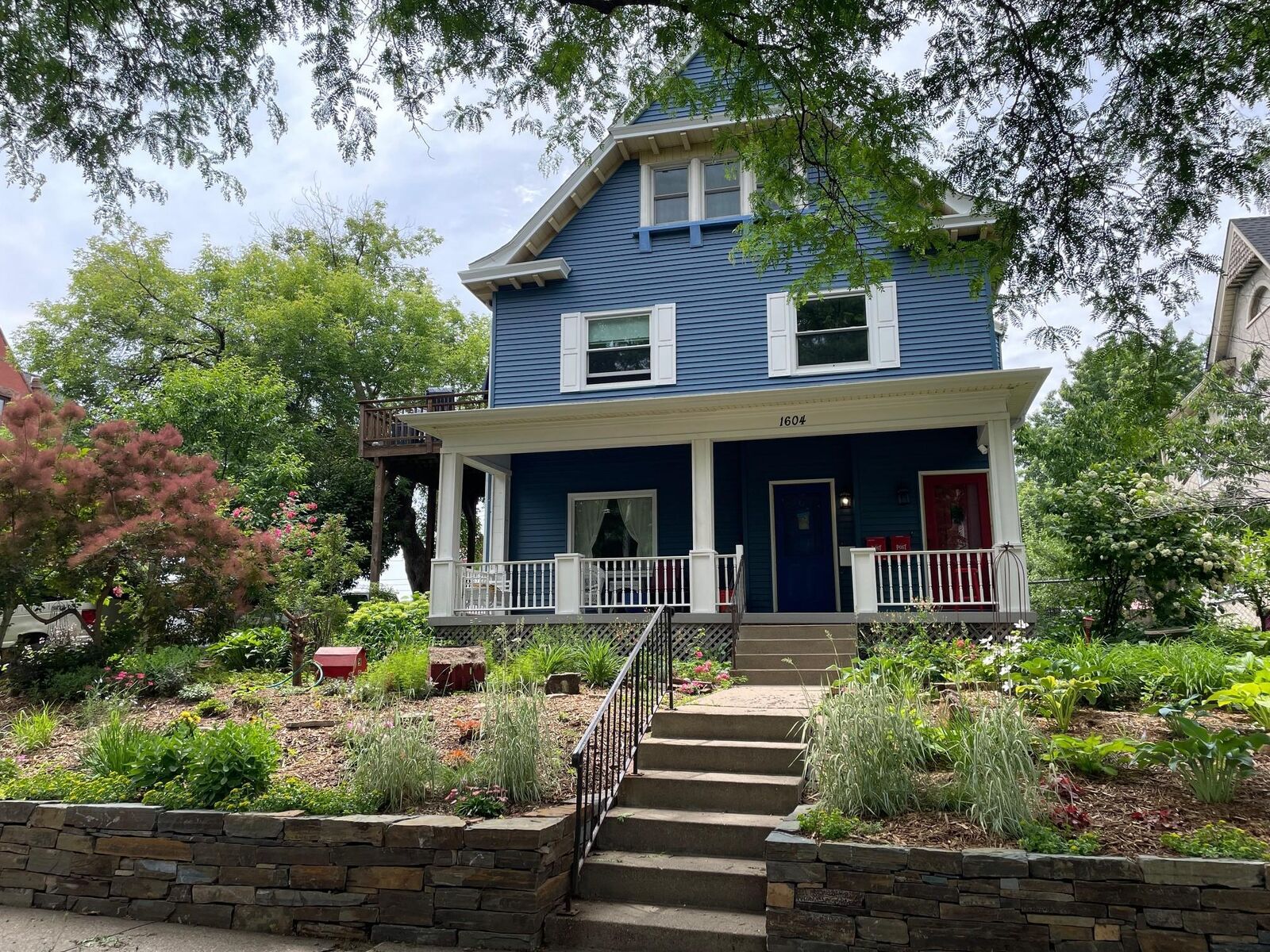 Property Photo:  1604 Elliot Avenue  MN 55404 