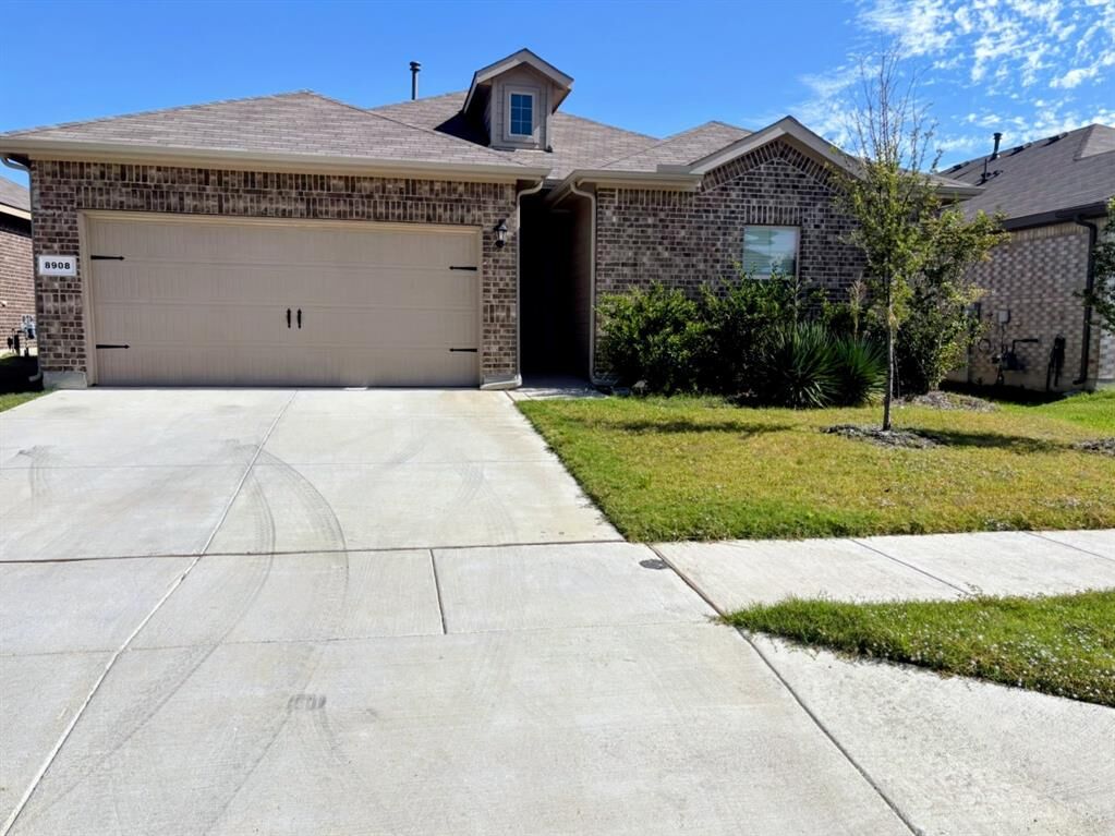 Property Photo: 8908 Boulder Oak Boulevard TX 76131
