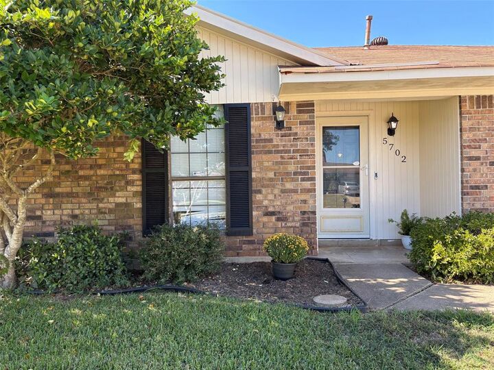 Property Photo: 5702 Kristen Avenue LA 71112