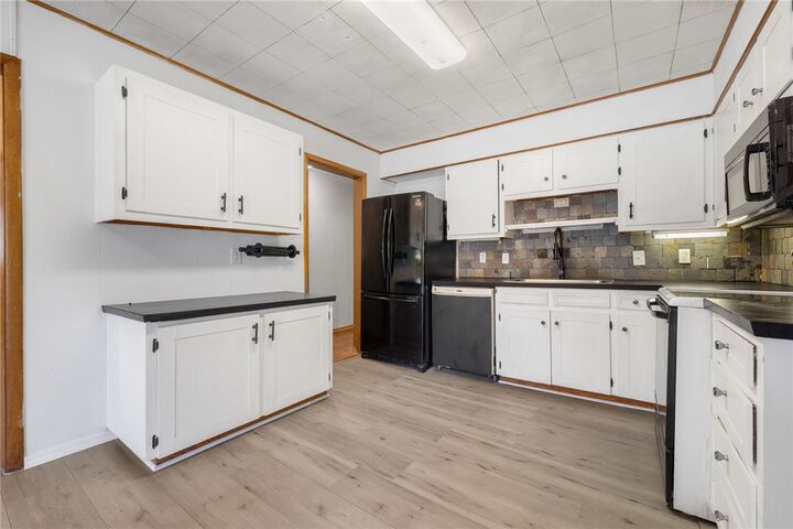 Property Photo:  702 E Argyle Street  AR 72601 