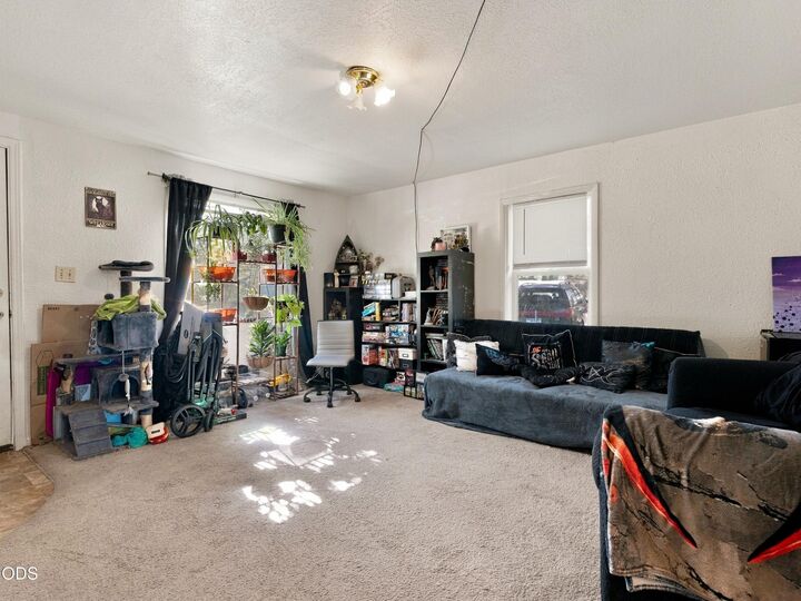 Property Photo: 527 Upham OR 97601